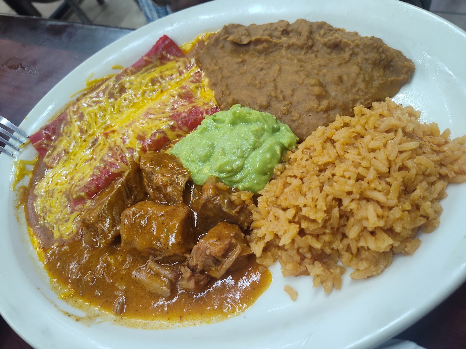 Carne guisada plate with rice, beans and guacamole
